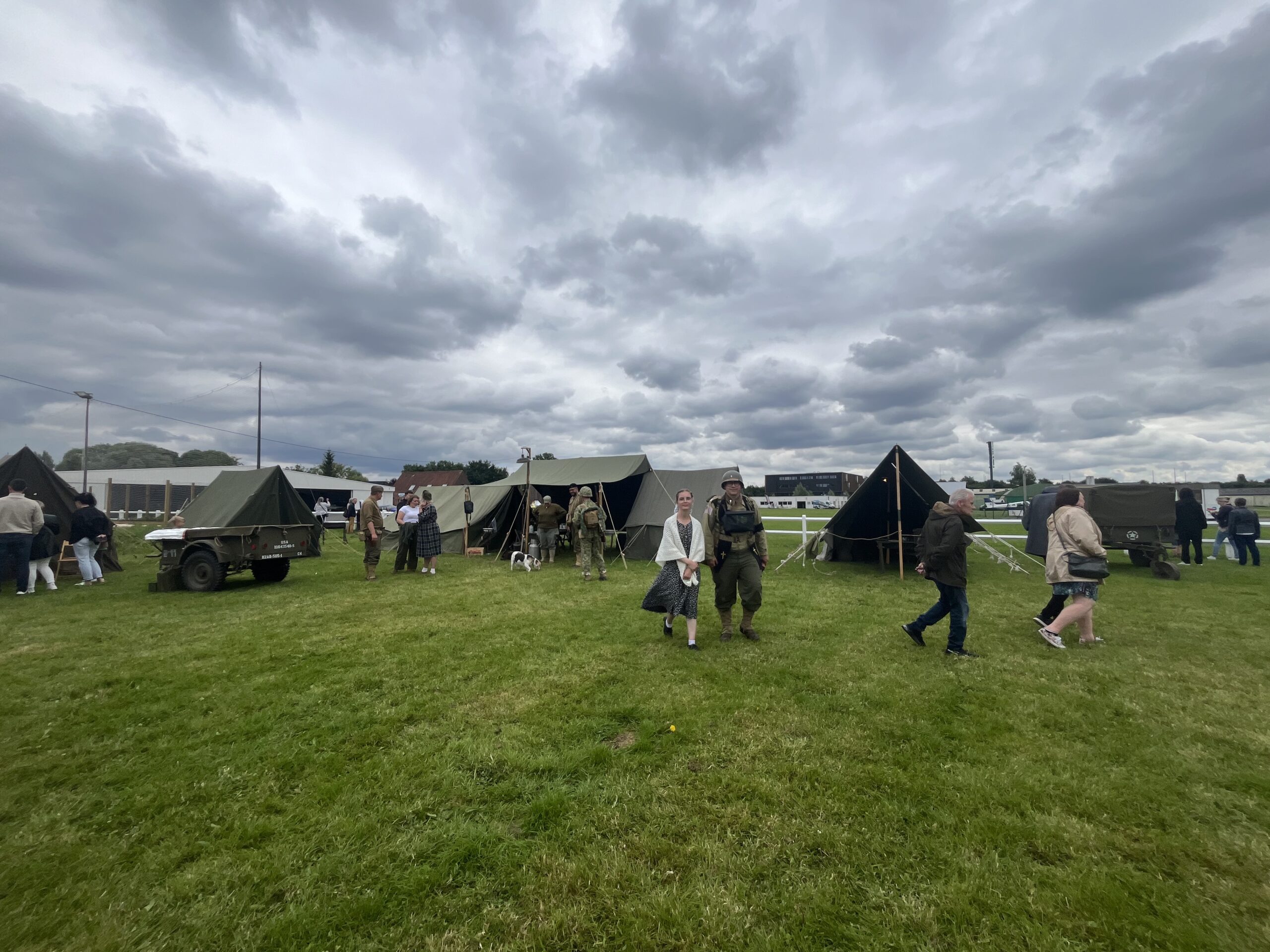 Campement militaire US WW2 VMA Véhicules militaires d'Artois